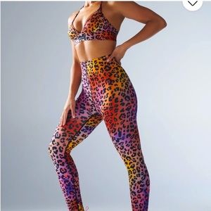 NWOT Savage X Fenty Hotline Rainbow Leopard 🐆 Print Leggings (Size Med)